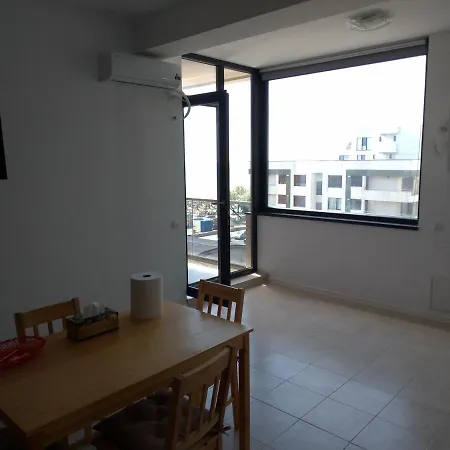Apartament Lucia, La 10 M De Plaja, Superba Spre Mare *