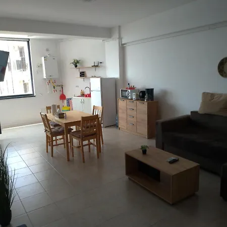 Lucia, La 10 M De Plaja, Superba Spre Mare