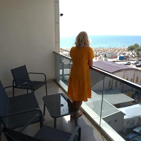 Lucia, La 10 M De Plaja, Superba Spre Mare Appartement Năvodari