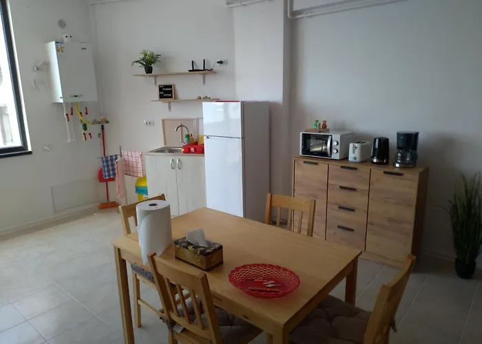 Lucia, La 10 M De Plaja, Superba Spre Mare Năvodari