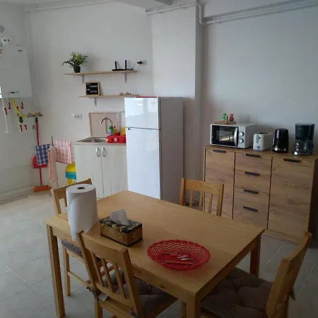 Lucia, La 10 M De Plaja, Superba Spre Mare ナボダリ